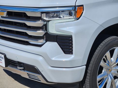 New 2026 Chevrolet Silverado 1500 High Country w/ High Country Premium Package AWD/4WD image 6