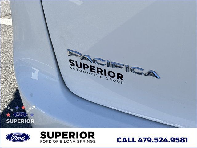 Used 2024 Chrysler Pacifica Limited FWD image 5