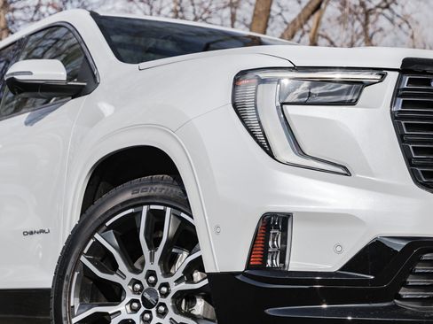 New 2026 GMC Acadia Denali Ultimate image 3