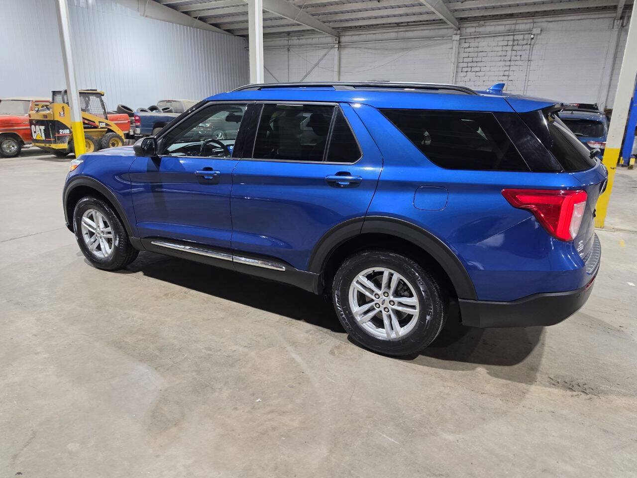 Used 2020 Ford Explorer XLT w/ Equipment Group 202A AWD/4WD image 7