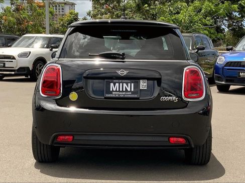 Certified 2024 MINI Cooper SE image 5