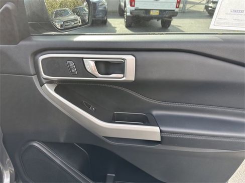 Certified 2022 Ford Explorer XLT image 35