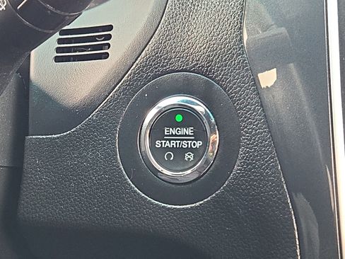 Used 2017 Ford Explorer Limited image 19