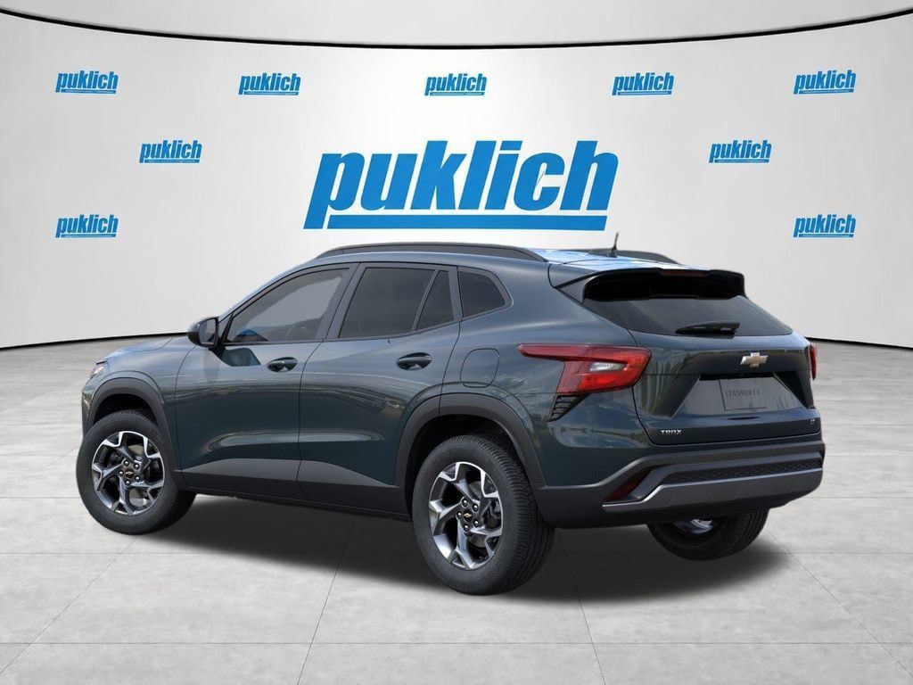New 2026 Chevrolet Trax LT w/ Driver Confidence Package FWD image 3