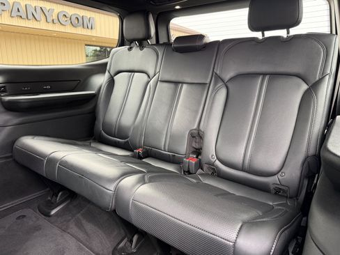 Used 2022 Jeep Wagoneer Series III w/ Flexible Seating Group AWD/4WD image 34