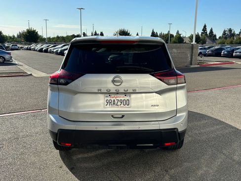 Used 2025 Nissan Rogue SV AWD/4WD image 6