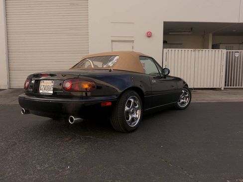 Used 1993 MAZDA MX-5 Miata Limited Edition image 5