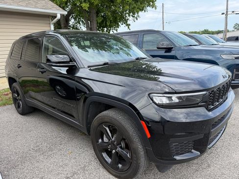 Used 2023 Jeep Grand Cherokee L Laredo AWD/4WD image 7