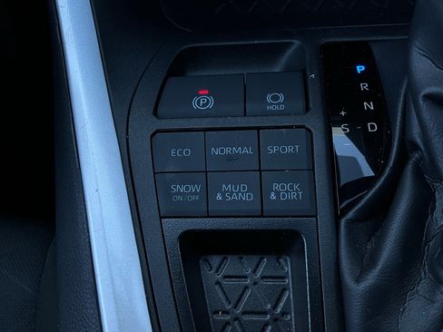 Used 2025 Toyota RAV4 XLE image 24