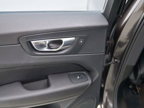 Certified 2025 Volvo XC60 B5 Plus AWD/4WD image 19