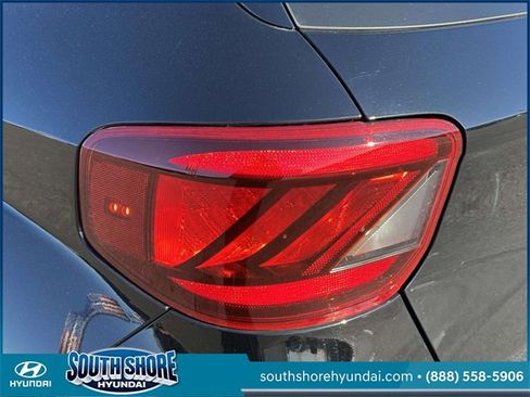 Certified 2021 Hyundai Venue SEL w/ Premium Package image 10