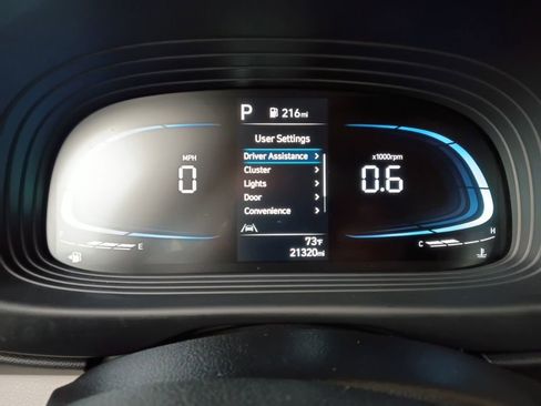 Used 2025 Hyundai Venue SEL FWD image 2