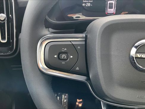 Used 2023 Volvo XC40 Recharge Ultimate image 21