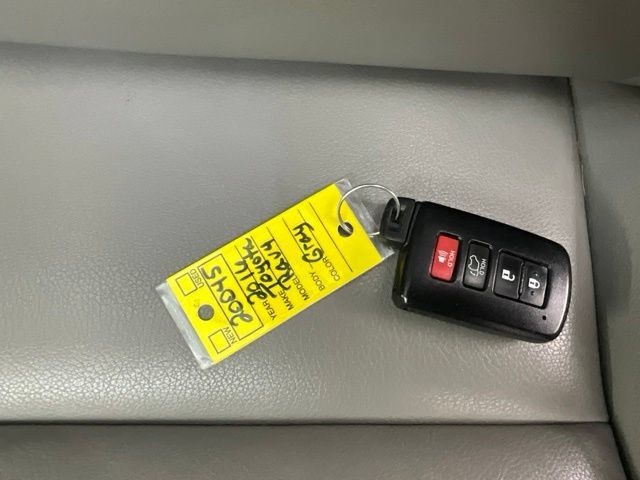 Used 2016 Toyota RAV4 Limited AWD/4WD image 30
