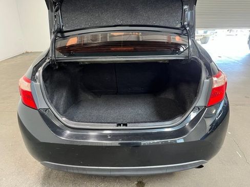 Used 2018 Toyota Corolla LE FWD image 17