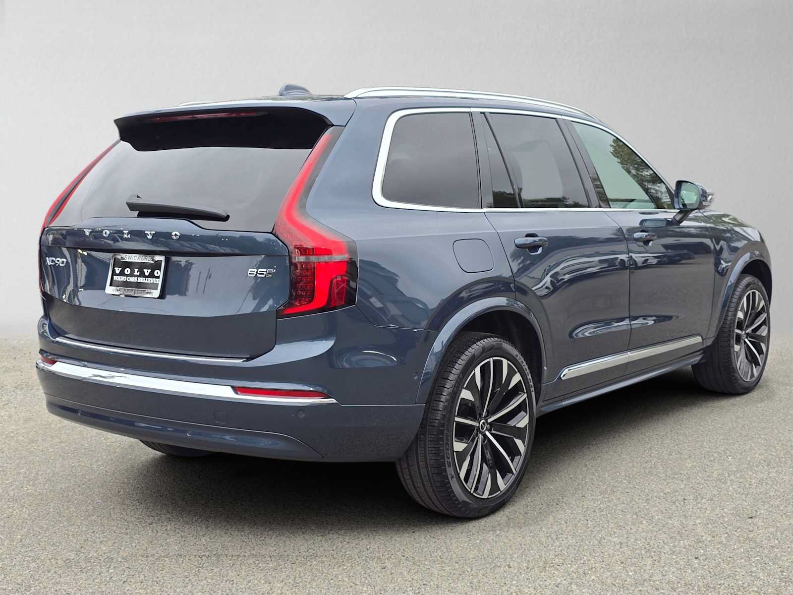Used 2026 Volvo XC90 B5 Plus w/ Protection Package AWD/4WD image 3