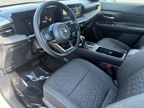 Used 2025 Nissan Kicks SV FWD image 12