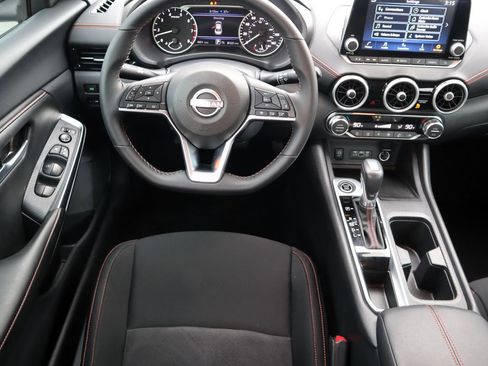 Used 2025 Nissan Sentra SR image 11