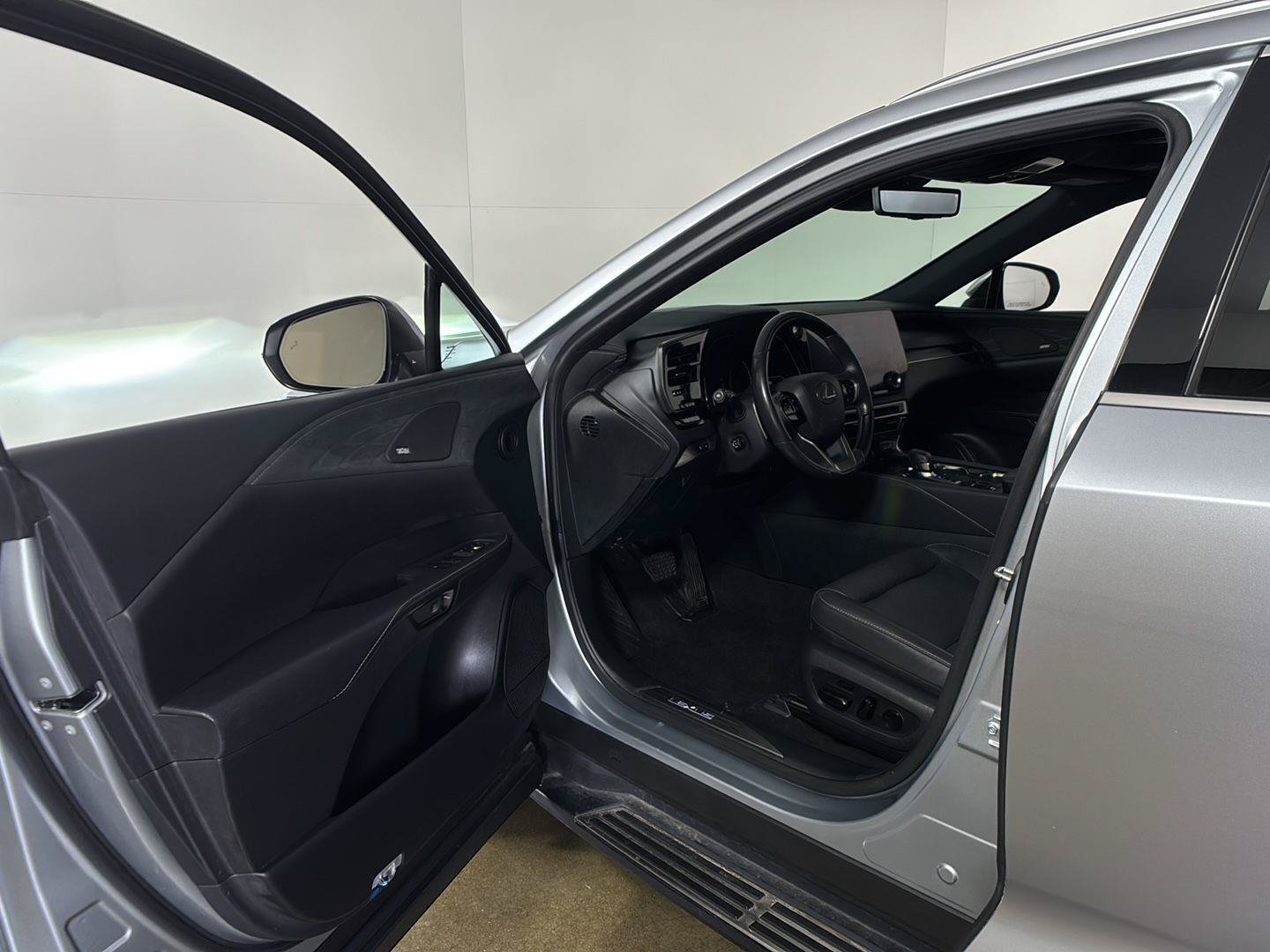 Used 2024 Lexus RX 350 w/ Convenience Package AWD/4WD image 2