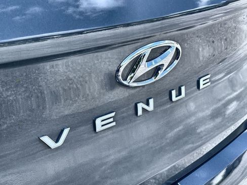 Used 2023 Hyundai Venue Limited w/ Cargo Package FWD image 10