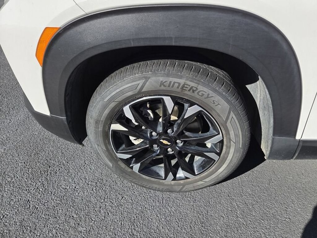 Used 2022 Chevrolet TrailBlazer LT w/ Convenience Package FWD image 2