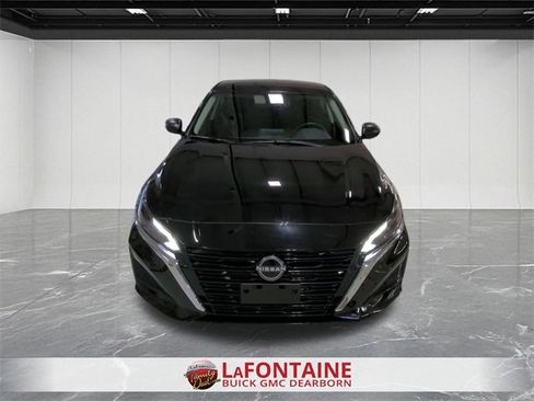 Used 2025 Nissan Altima 2.5 SV image 3