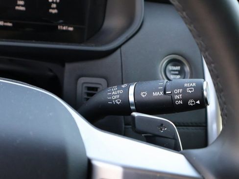 Used 2025 Land Rover Discovery S image 34