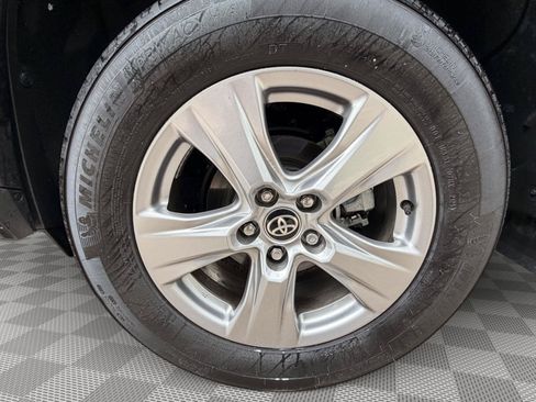 Used 2025 Toyota RAV4 XLE w/ Convenience Package FWD image 12