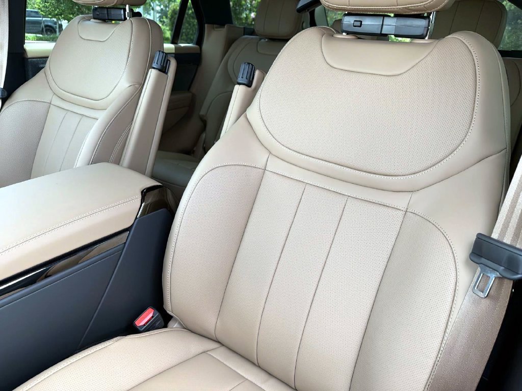 New 2026 Land Rover Range Rover Sport SE AWD/4WD image 18