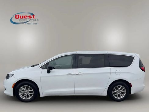 Used 2024 Chrysler Voyager LX FWD image 6