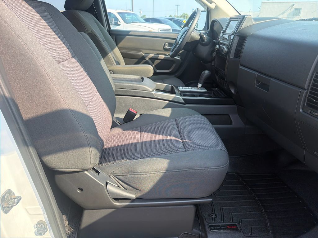 Used 2015 Nissan Titan SV w/ SV Value Truck Package AWD/4WD image 23