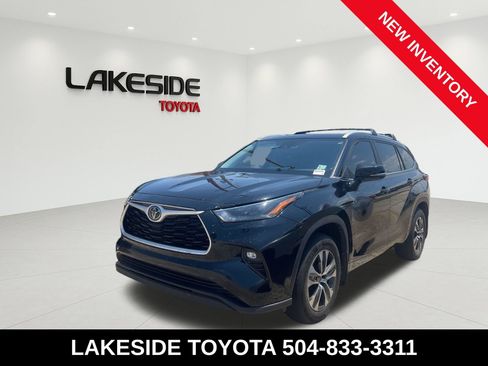 Used 2023 Toyota Highlander XLE FWD image 1