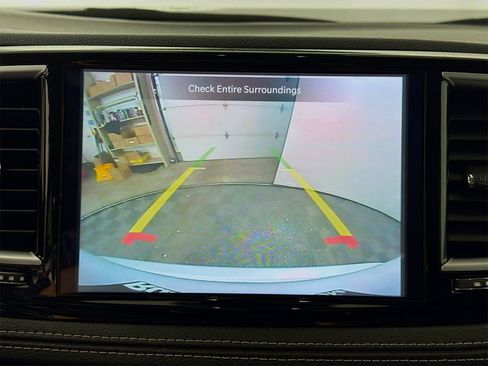 Used 2024 Chrysler Pacifica Limited image 18