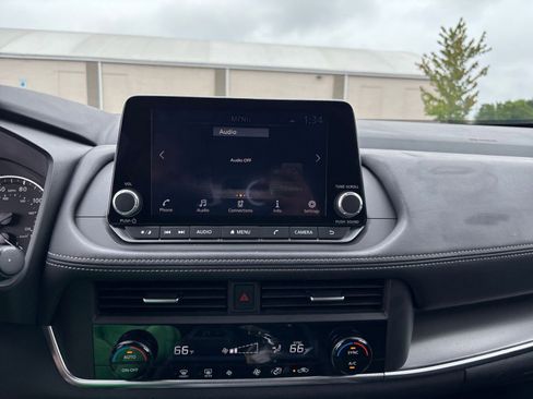 Used 2025 Nissan Rogue SV FWD image 20