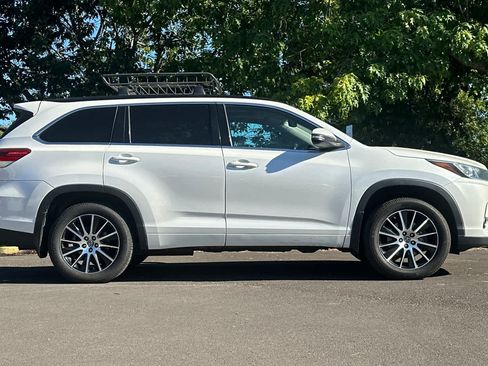 Used 2018 Toyota Highlander SE AWD/4WD image 8