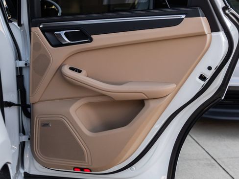 Certified 2026 Porsche Macan S AWD/4WD image 38