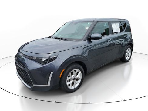 Used 2024 Kia Soul LX w/ Option Group 015 FWD image 3