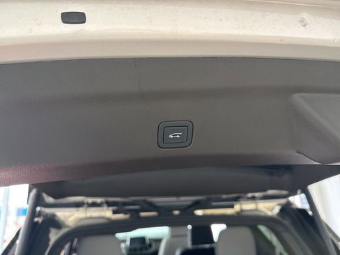 Used 2023 Chevrolet Tahoe Z71 w/ Luxury Package image 13