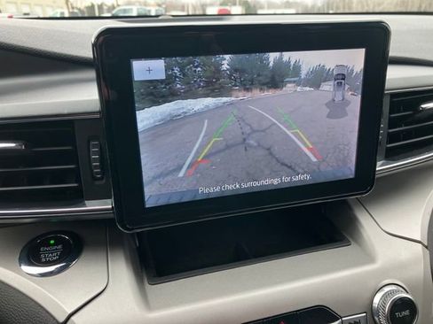 Used 2021 Ford Explorer XLT w/ Equipment Group 202A image 5