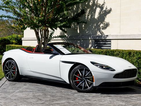 Used 2019 Aston Martin DB11 Volante image 1
