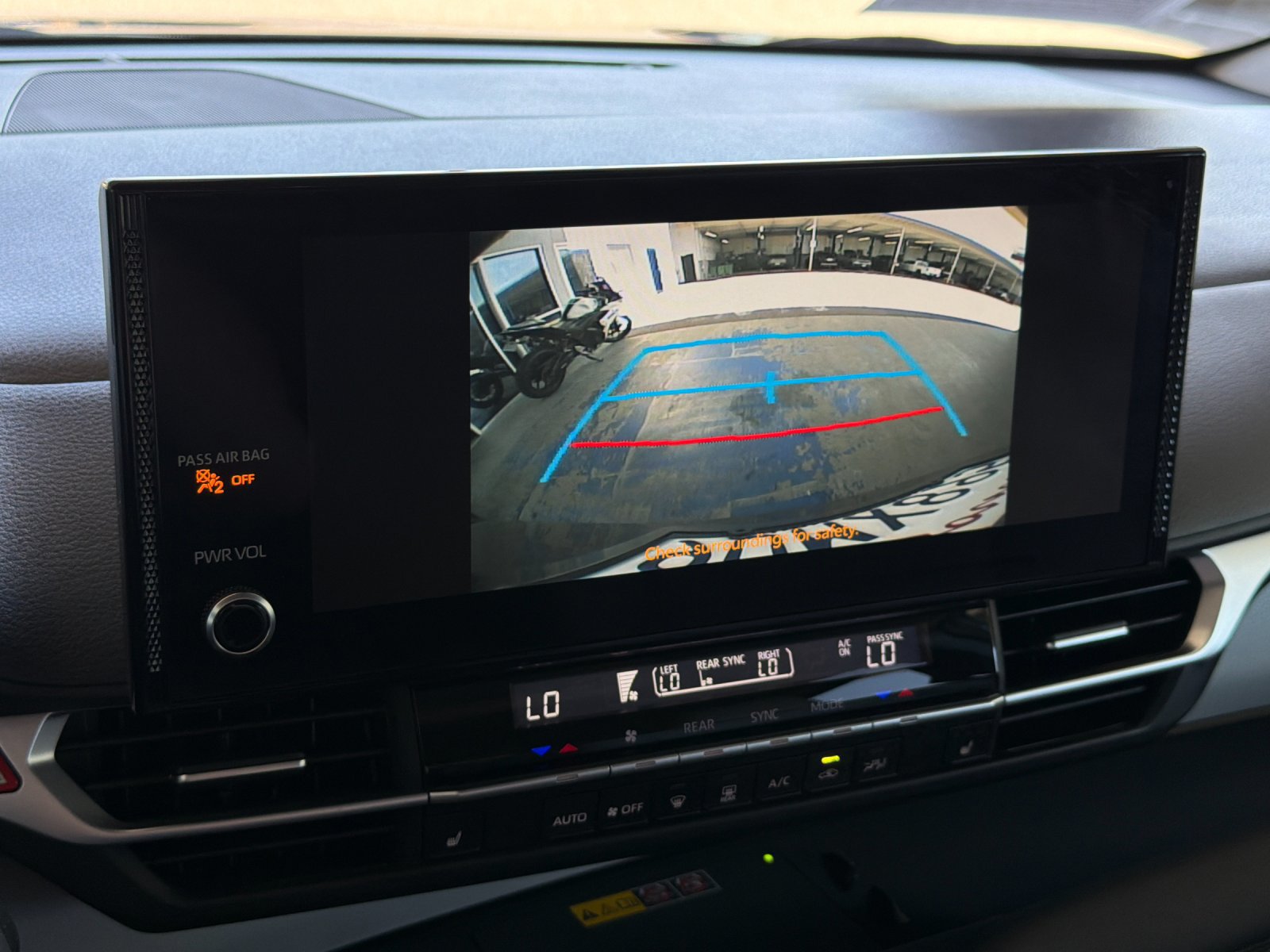 Used 2025 Toyota Sienna XLE FWD image 19