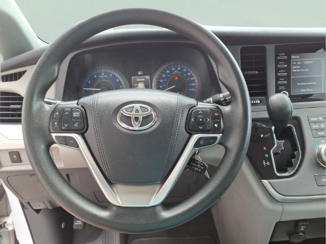 Used 2020 Toyota Sienna L FWD image 15