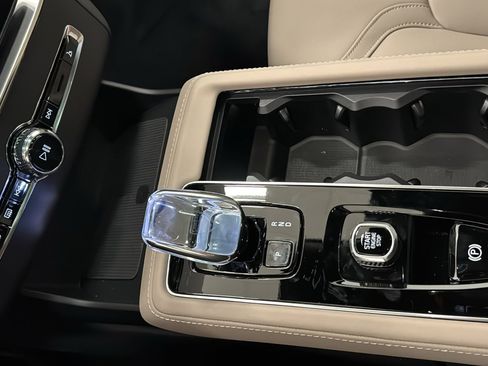 New 2026 Volvo XC90 T8 Plus w/ Protection Package Premier image 19