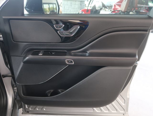 Used 2021 Lincoln Aviator AWD image 45