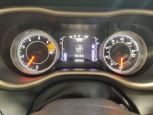 Used 2016 Jeep Cherokee Sport FWD image 23