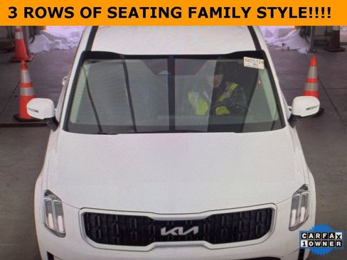 Used 2023 Kia Telluride LX image 3