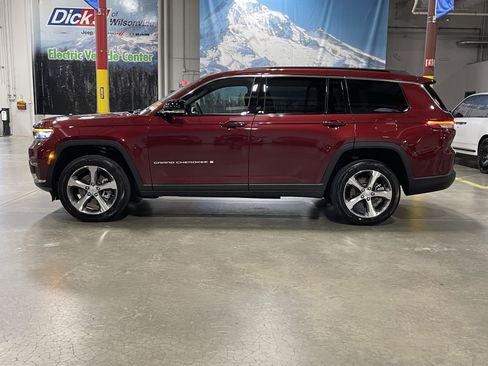 Certified 2024 Jeep Grand Cherokee L Limited AWD/4WD image 2