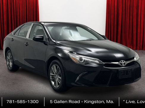 Used 2016 Toyota Camry SE w/ Moonroof Package FWD image 3