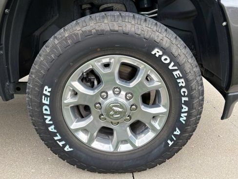 Used 2024 RAM 2500 Laramie AWD/4WD image 9
