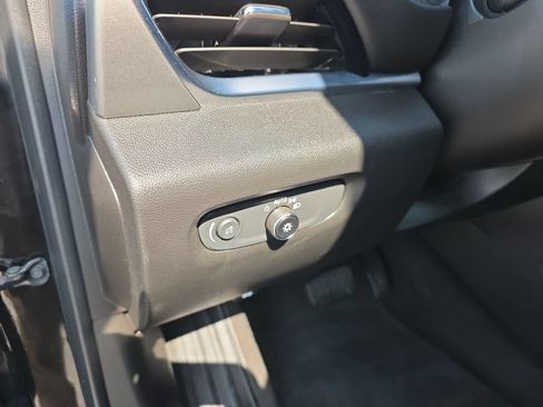 Used 2023 Chevrolet Traverse LT AWD/4WD image 19